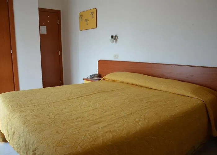 Carnaby 3* Римини